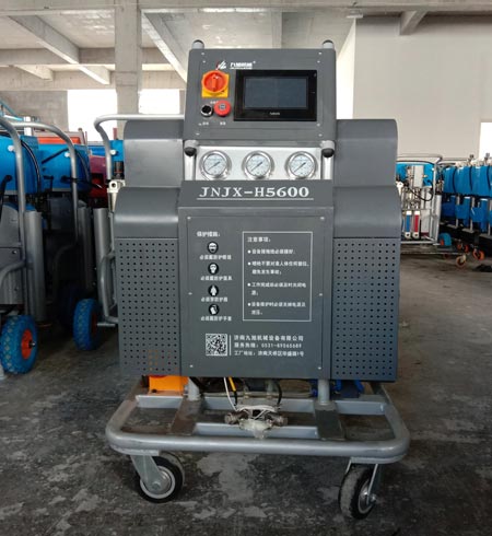 太陽能水箱發(fā)泡(圖1) H5600PLC聚氨酯發(fā)泡填充機器